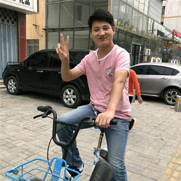 娄*飞